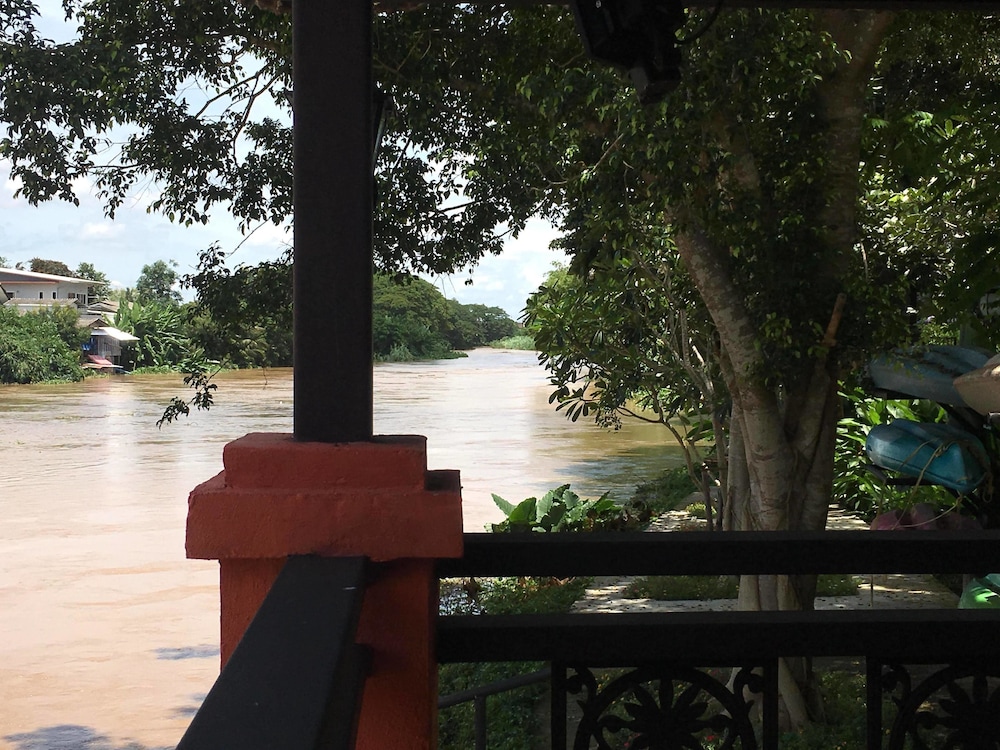 baannamping riverside village