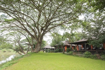 baannamping riverside village
