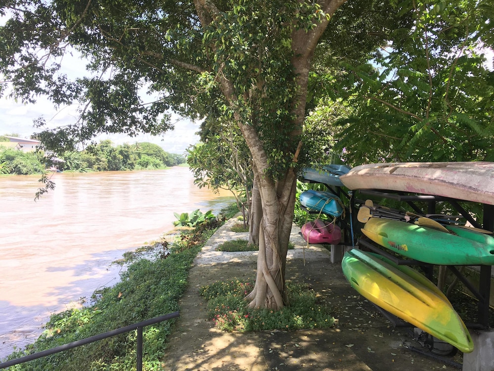 baannamping riverside village