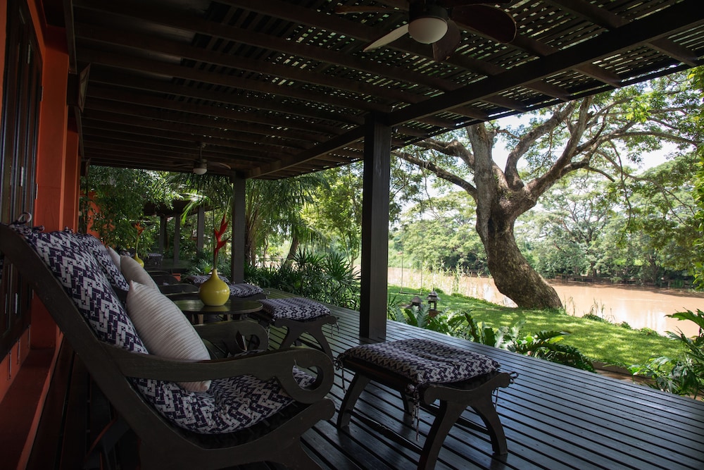 baannamping riverside village