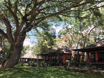 baannamping riverside village