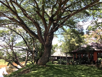 baannamping riverside village