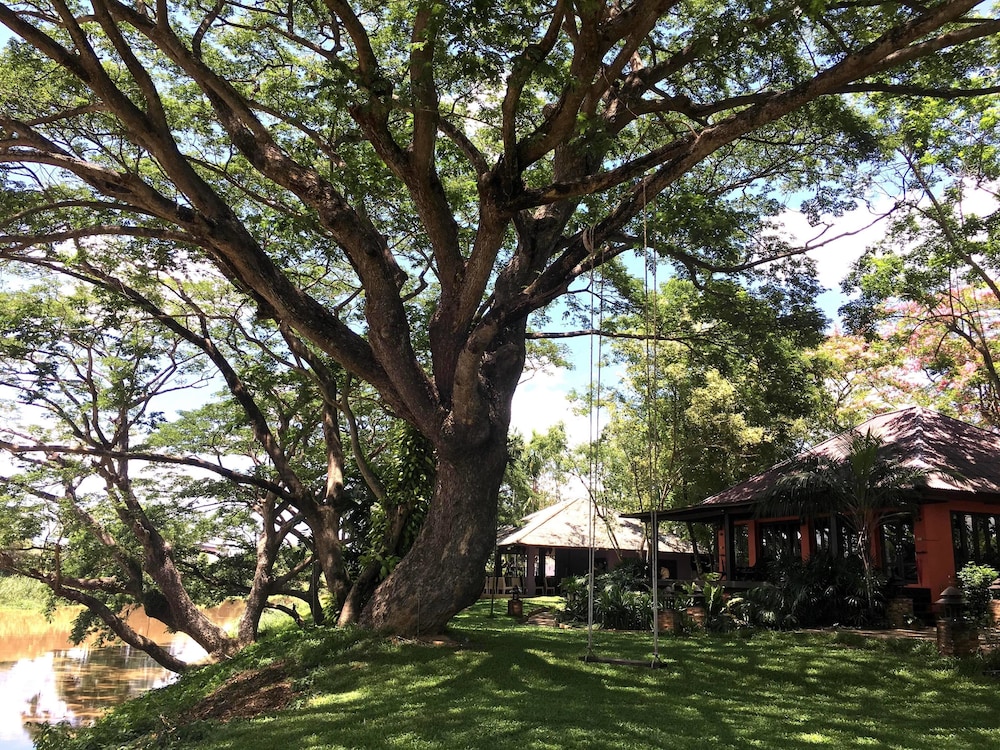 baannamping riverside village