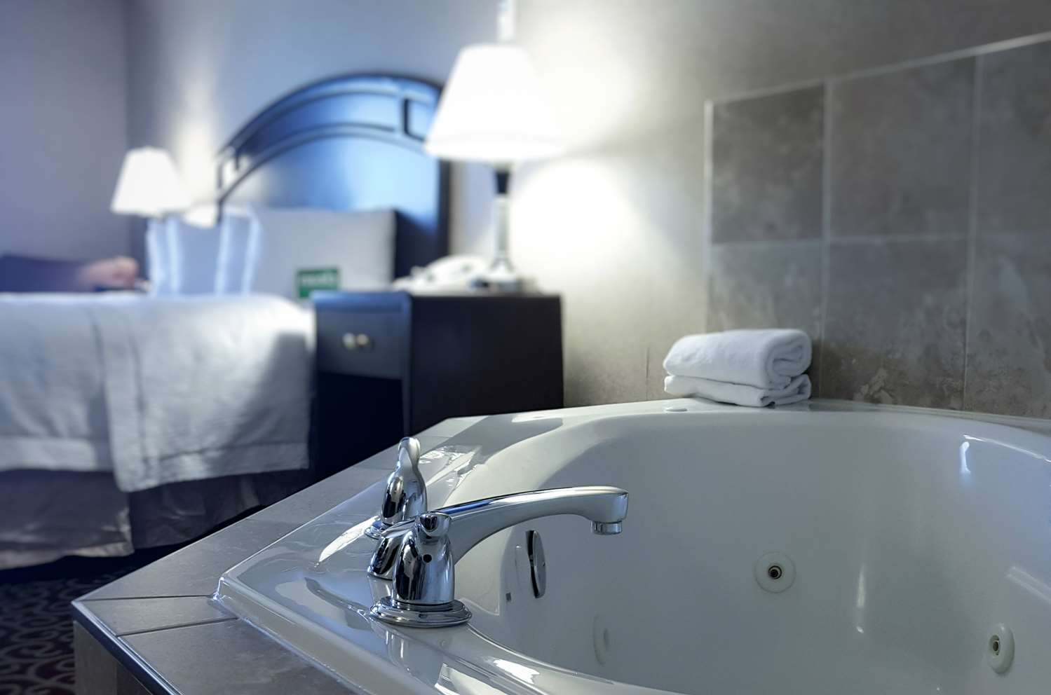 hampton inn and suites by hilton edmonton intl airport