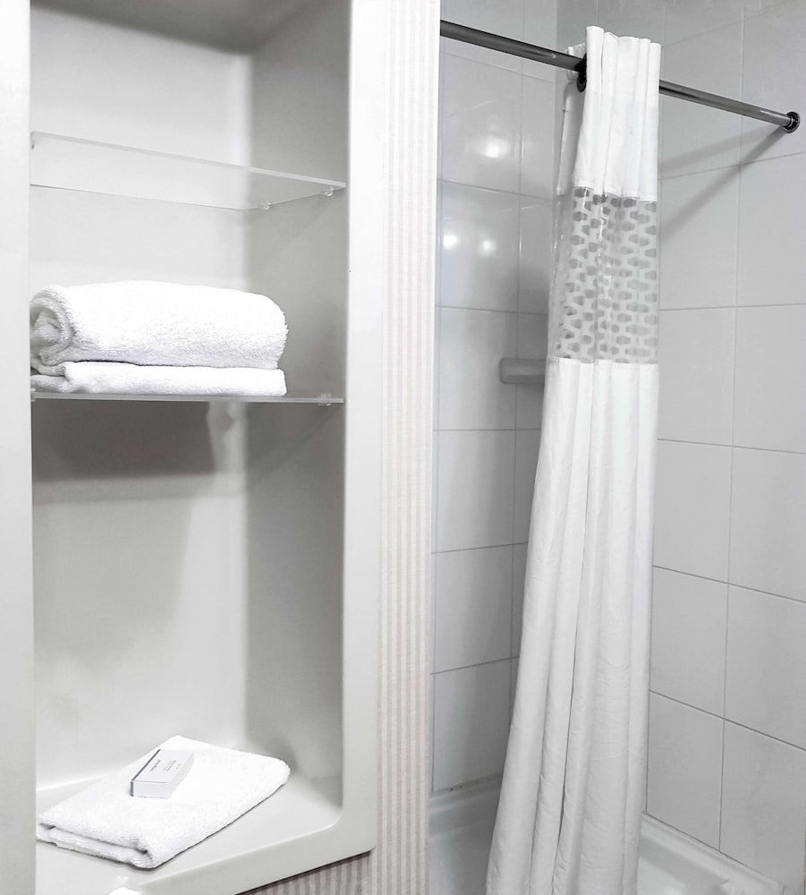 hampton inn and suites by hilton edmonton intl airport