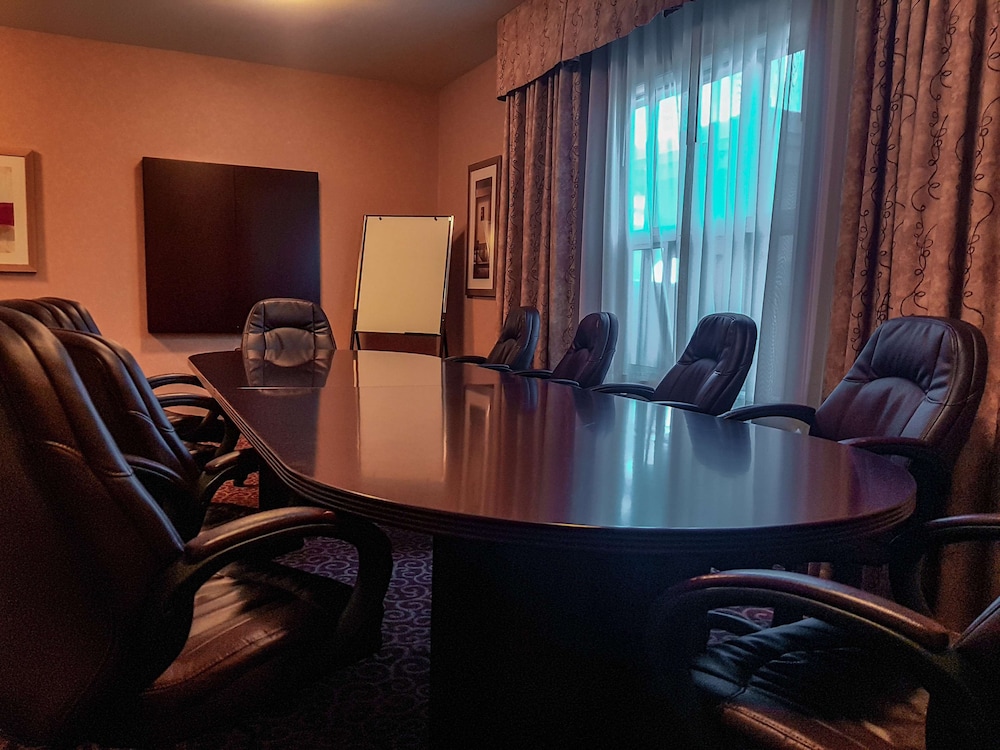 hampton inn and suites by hilton edmonton intl airport