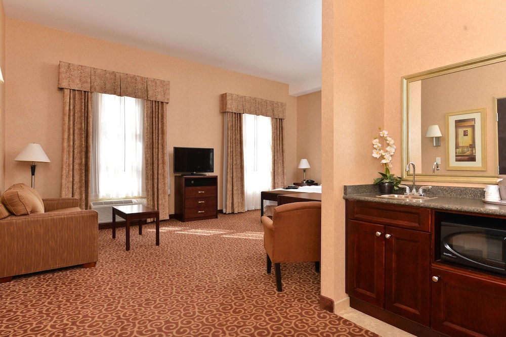 hampton inn and suites by hilton edmonton intl airport