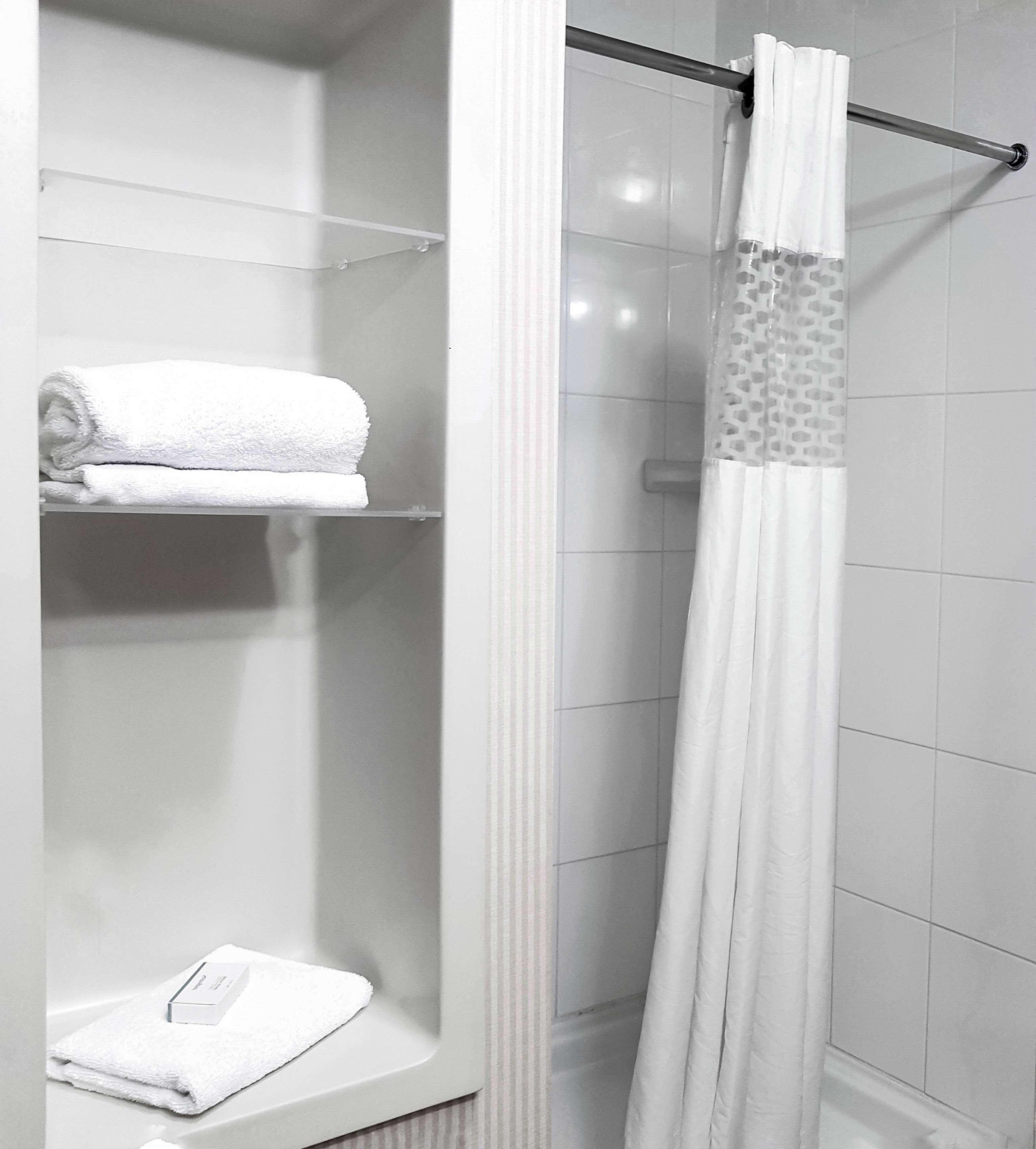 hampton inn and suites by hilton edmonton intl airport