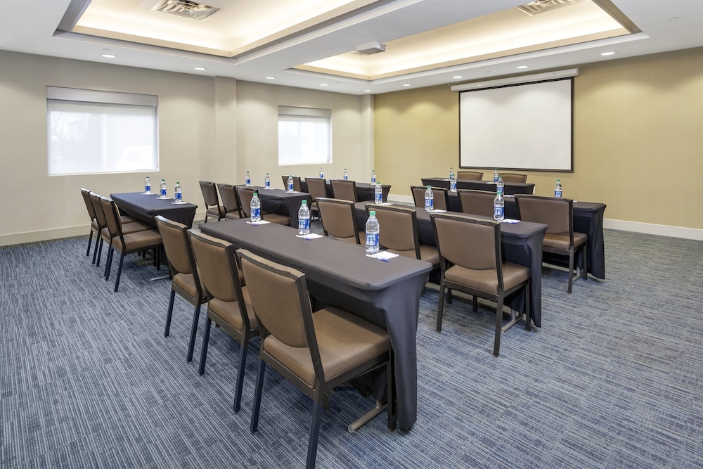 holiday inn express and suites long island east end