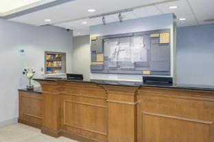 holiday inn express and suites long island east end