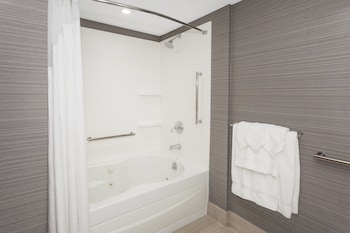 Holiday Inn Express & Suites Long Island-East End,Laurel>>Calverton,3 star