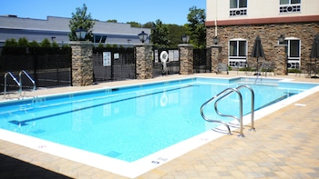 Holiday Inn Express & Suites Long Island-East End,Laurel>>Calverton,3 star