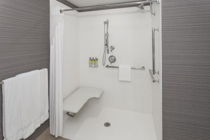 holiday inn express and suites long island east end