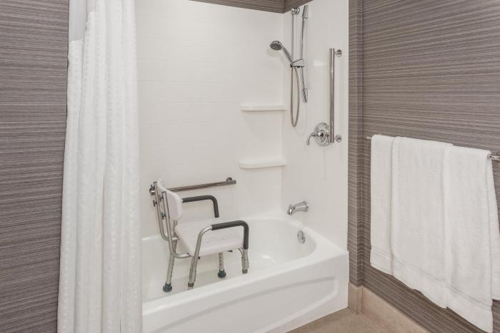 holiday inn express and suites long island east end