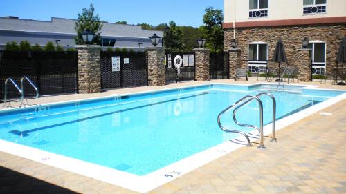 holiday inn express and suites long island east end