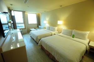 kindness hotel glory pier