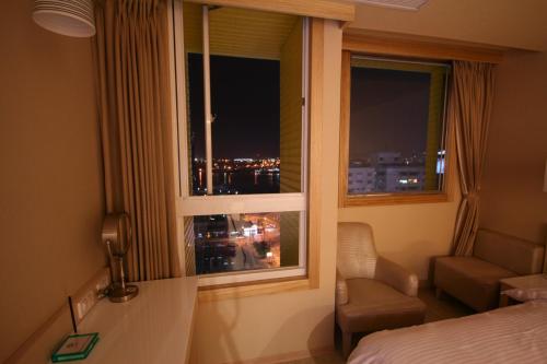 kindness hotel glory pier