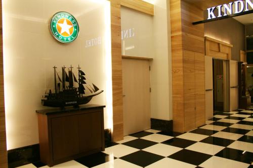 kindness hotel glory pier