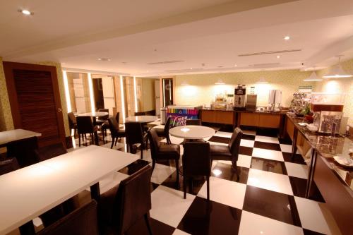 kindness hotel glory pier