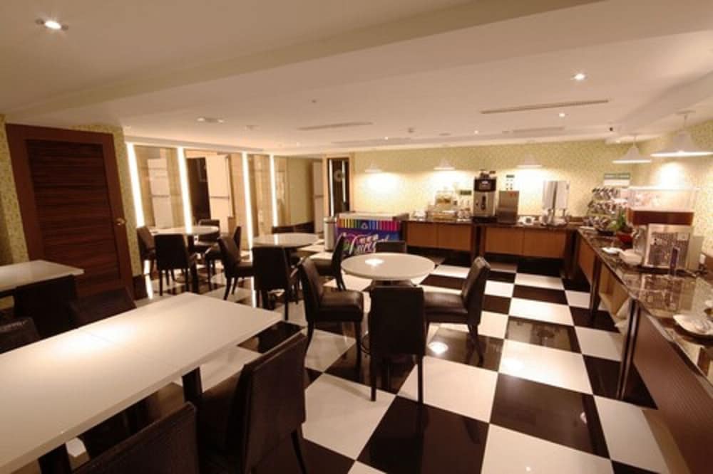 kindness hotel glory pier