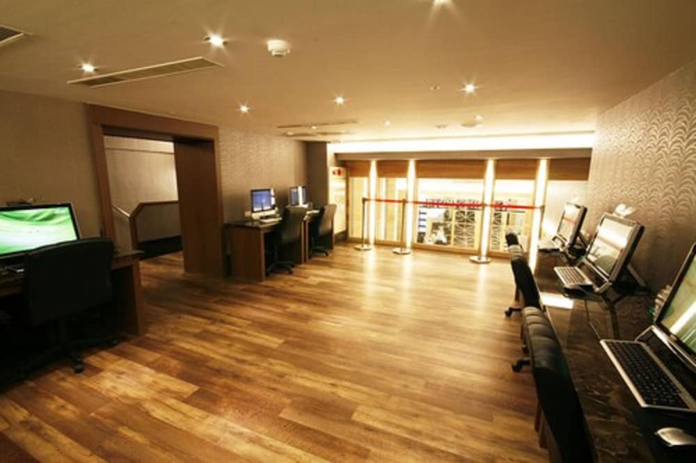 kindness hotel glory pier