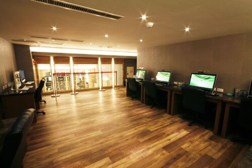 kindness hotel glory pier