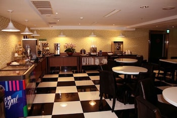 kindness hotel glory pier