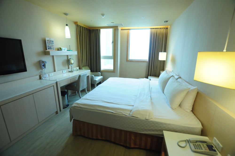 kindness hotel glory pier