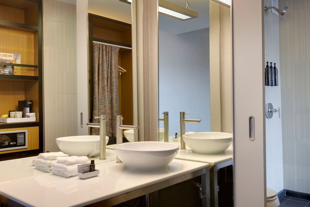 aloft milwaukee downtown