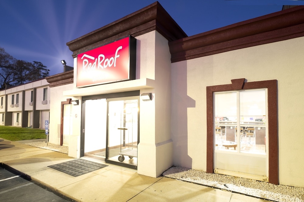 red roof inn raleigh north crabtree mall lenovo center