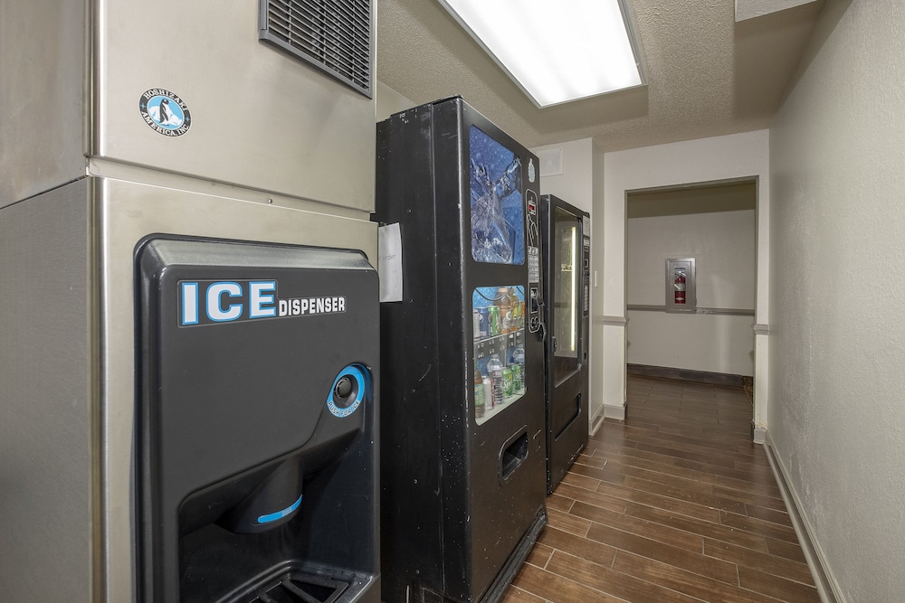 red roof inn raleigh north crabtree mall lenovo center