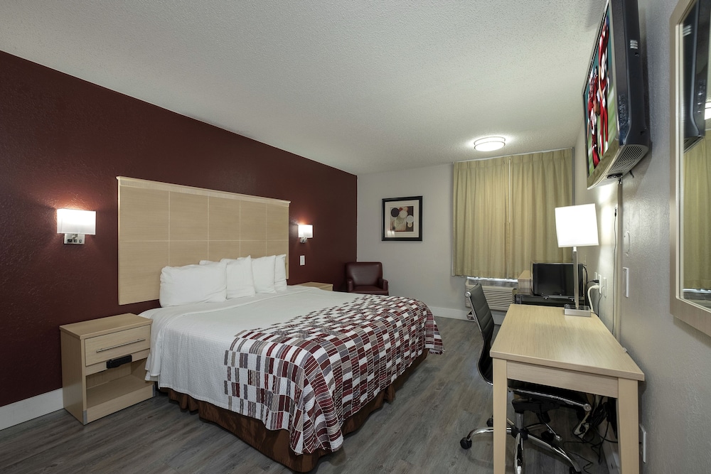 red roof inn raleigh north crabtree mall lenovo center