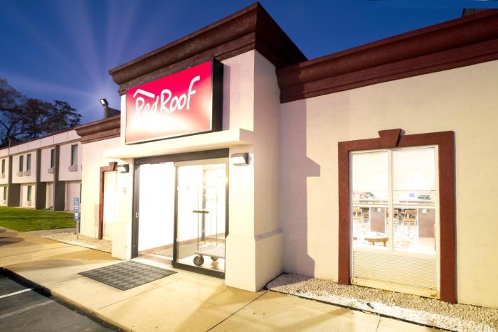 red roof inn raleigh north crabtree mall lenovo center