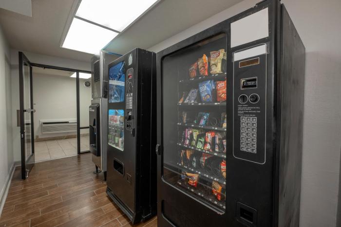 red roof inn raleigh north crabtree mall lenovo center