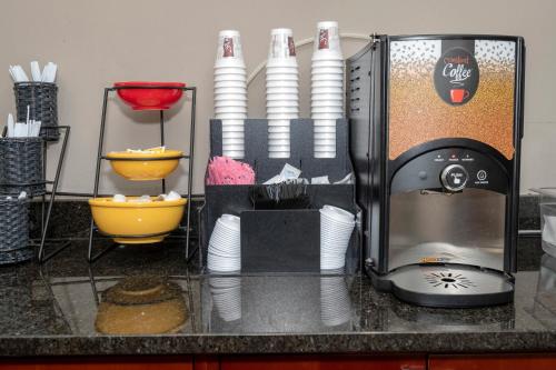 red roof inn raleigh north crabtree mall lenovo center