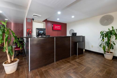 red roof inn raleigh north crabtree mall lenovo center