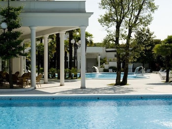 hotel la residence and idrokinesis