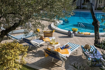 hotel la residence and idrokinesis
