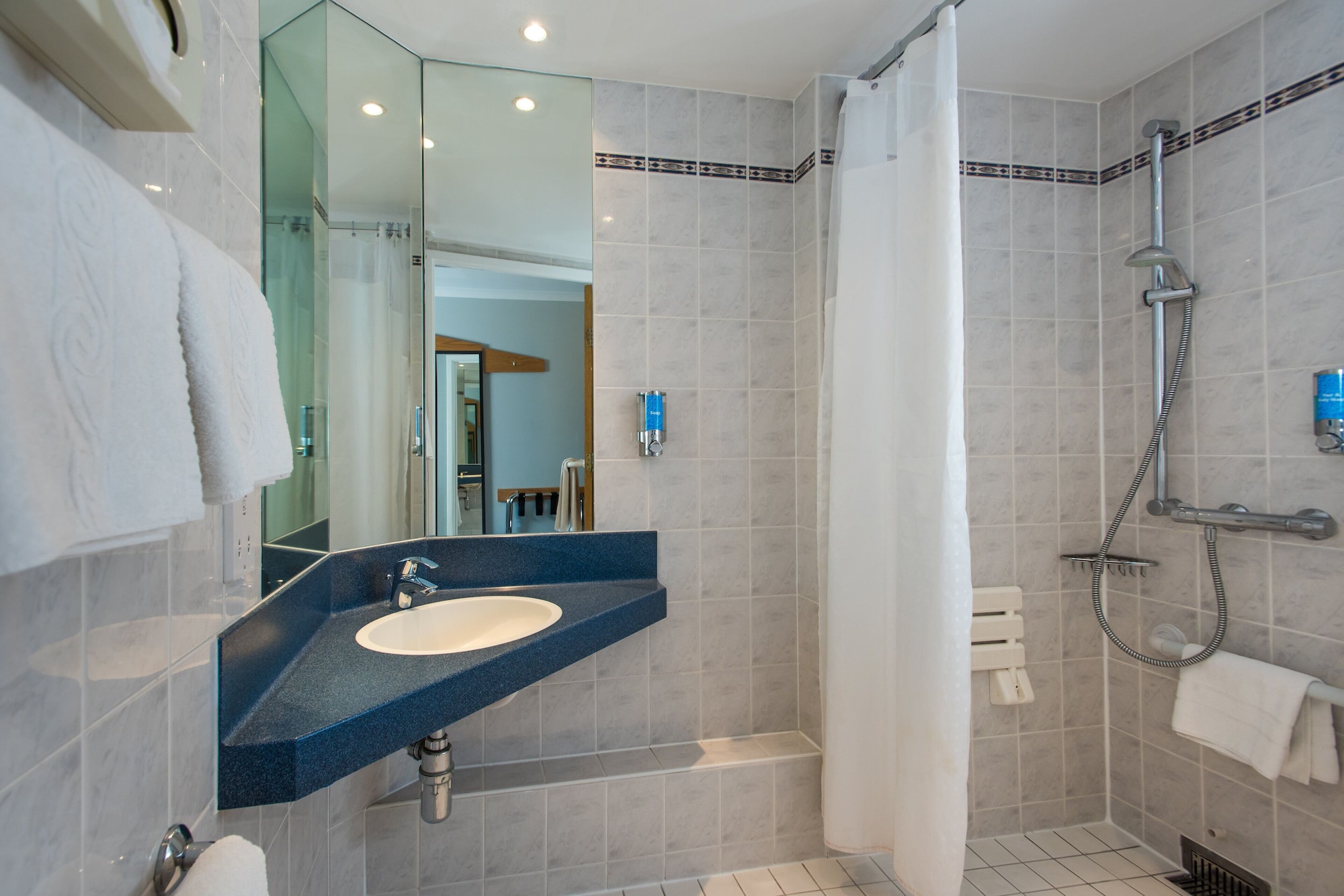 holiday inn express glasgow city centre riverside by ihg