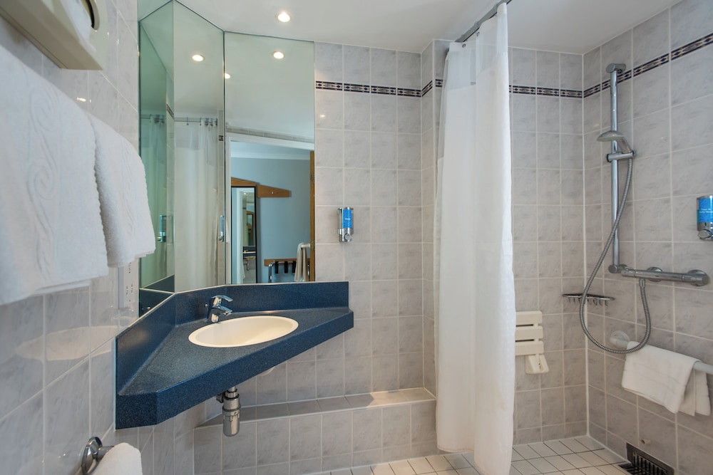 holiday inn express glasgow city centre riverside by ihg