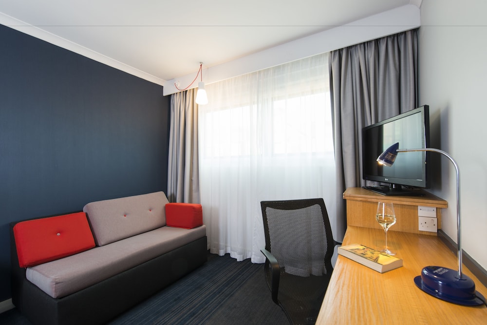 holiday inn express glasgow city centre riverside by ihg