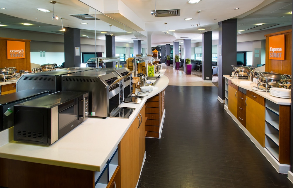 holiday inn express glasgow city centre riverside by ihg