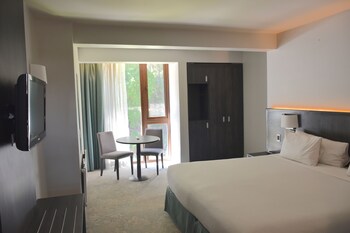 hotel bosque de renaca