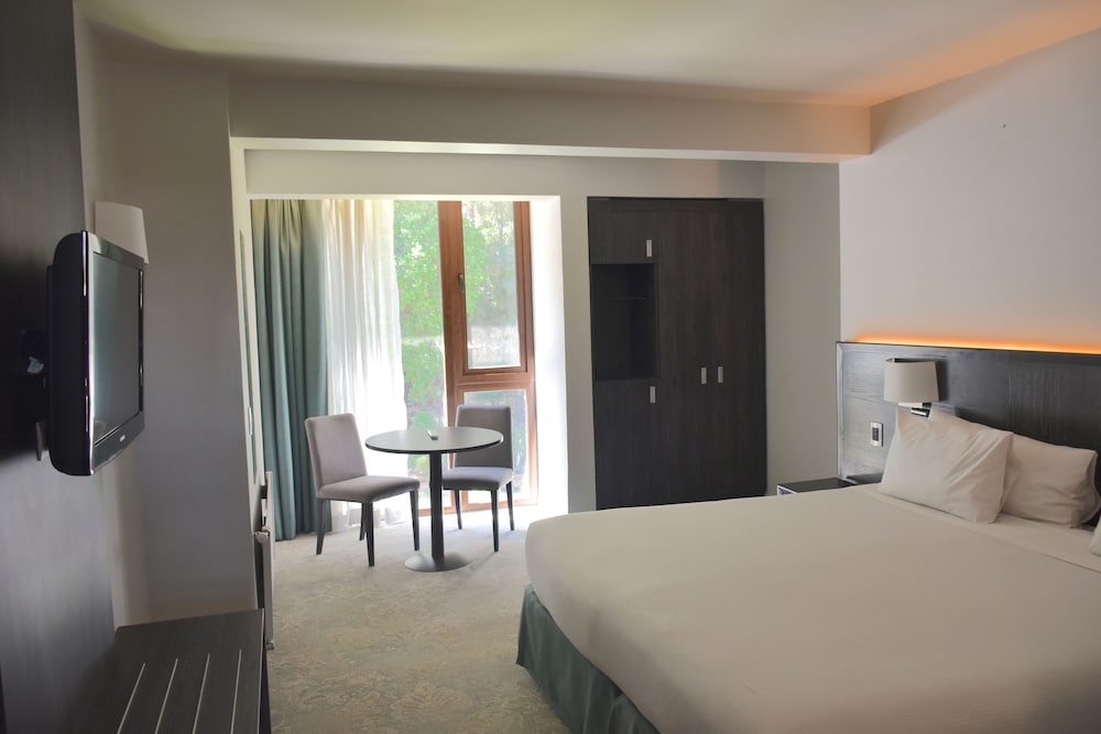 hotel bosque de renaca