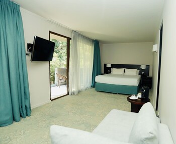 hotel bosque de renaca