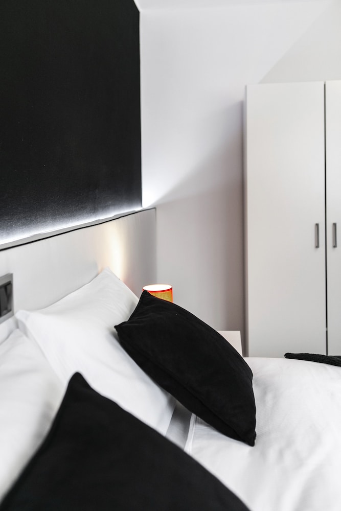 the queen luxury apartments villa giorgia