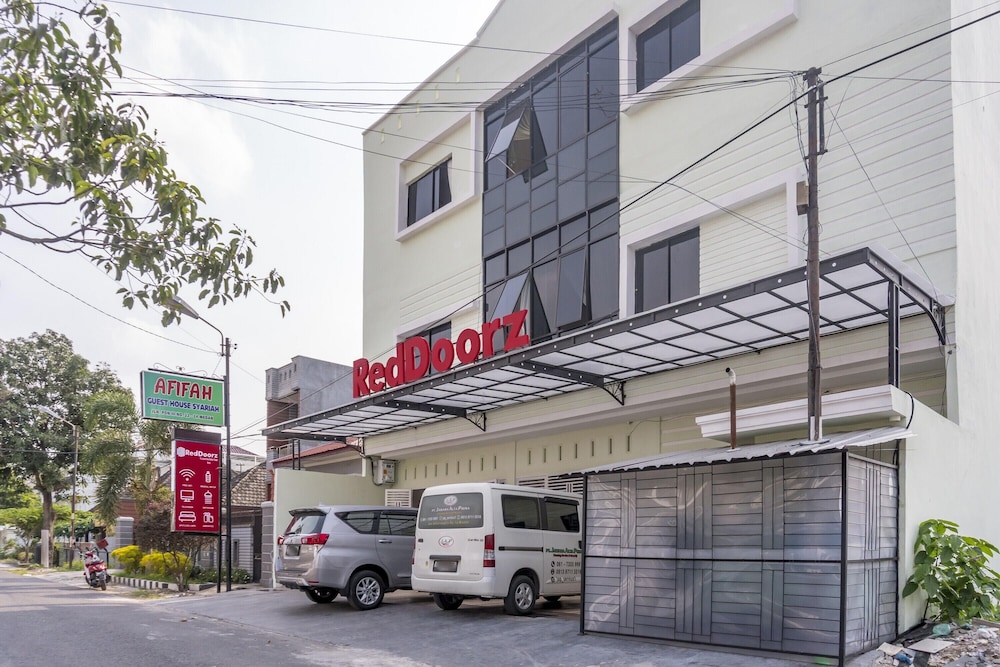 reddoorz syariah near stadion teladan medan