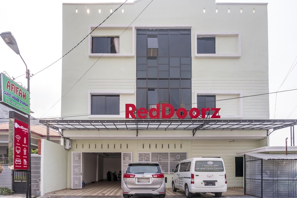 reddoorz syariah near stadion teladan medan