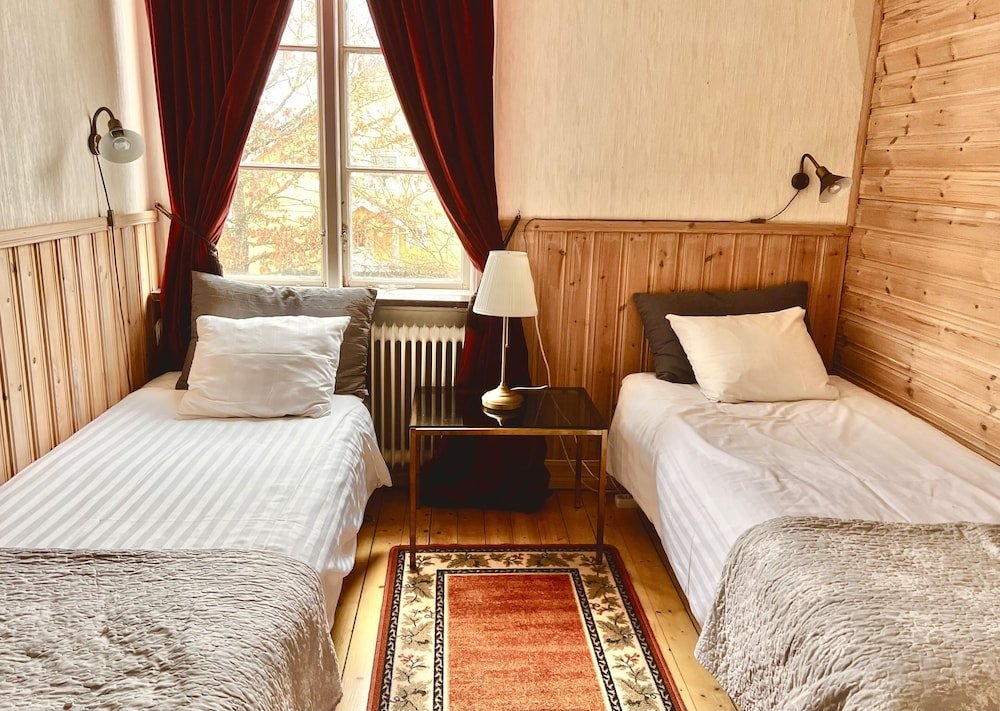 Madam Blå Hotel,Nossebro>>Essunga Kyrkby,3 star
