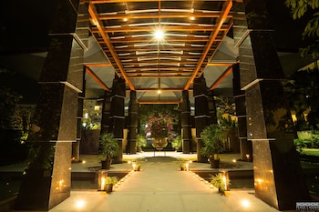peace laguna resort and spa